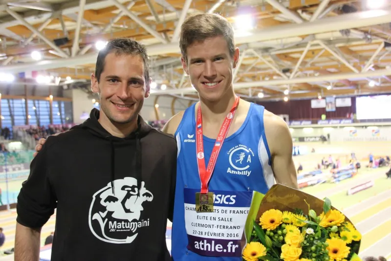 Guillaume Adam, médaillé d'or, après son titre de champion de France du 3000 m en salle en 2016